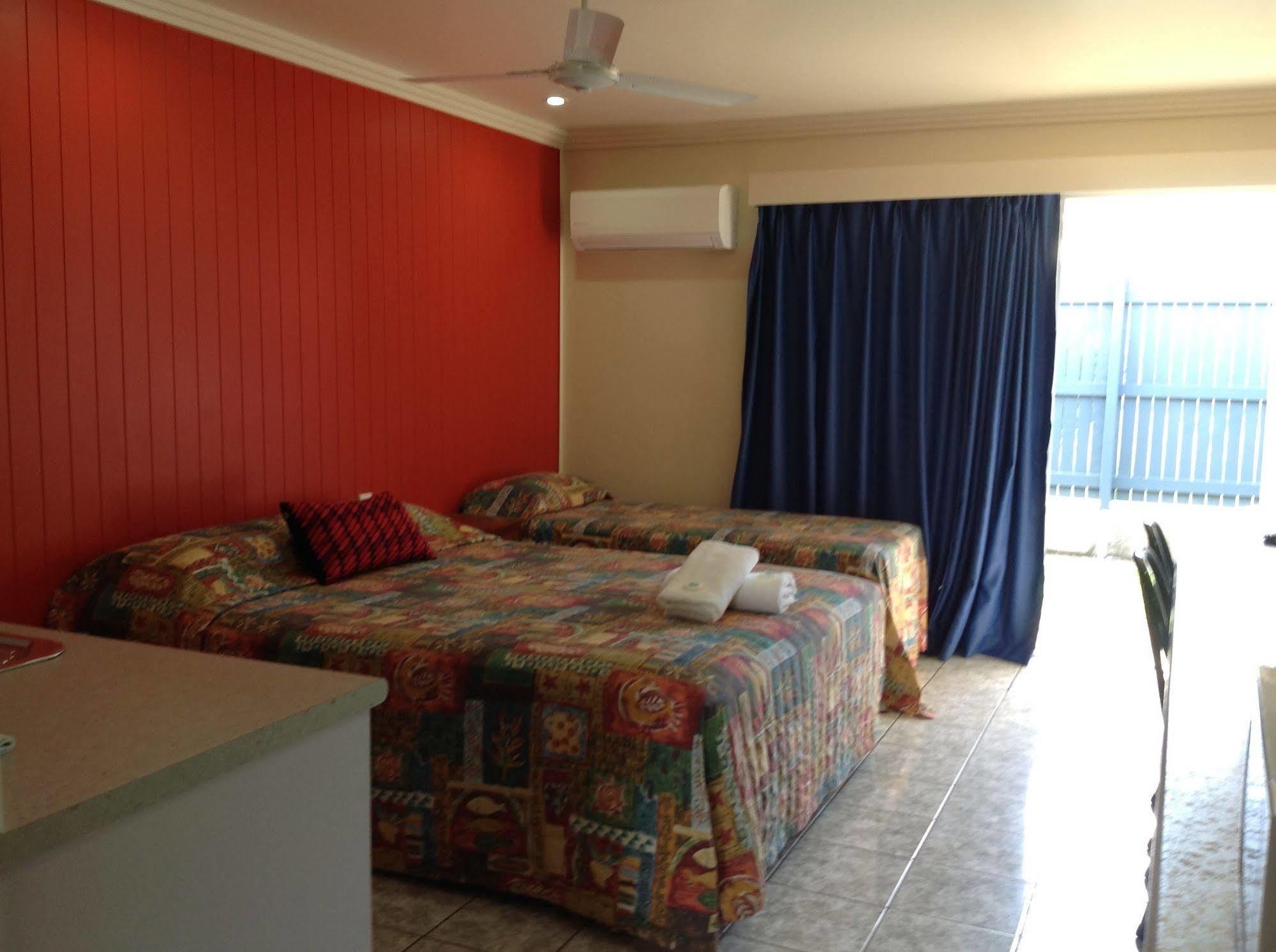 Emu Park Motel Exterior photo